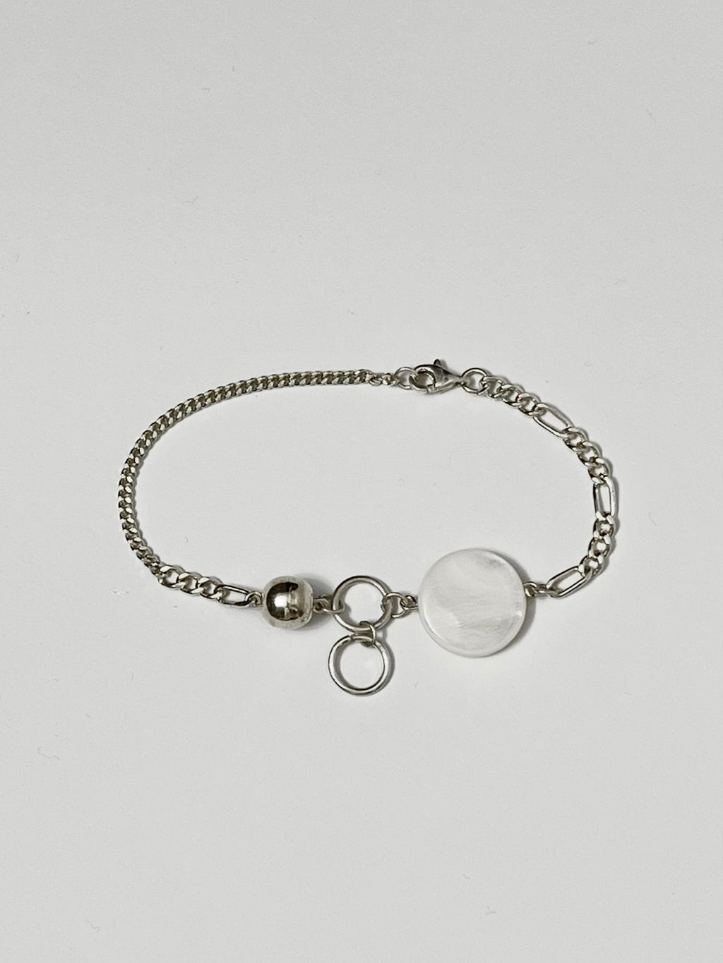 The whitemoon bracelet