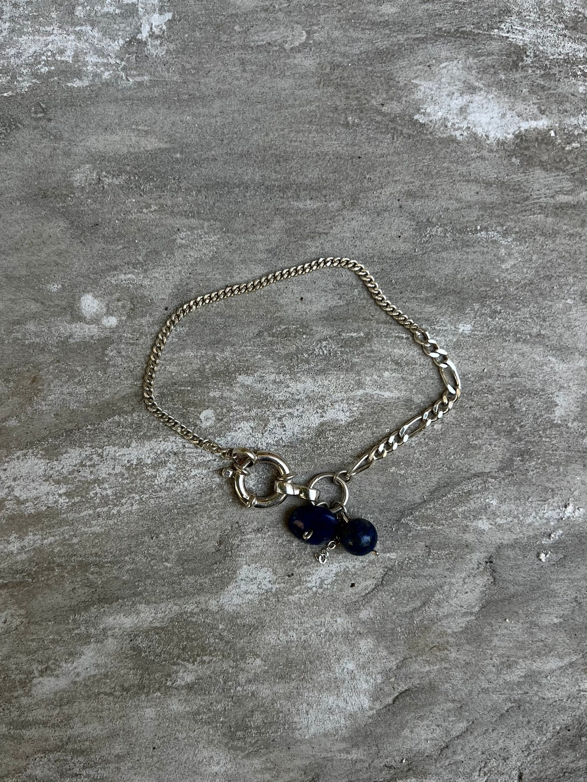 Blue pupil bracelet